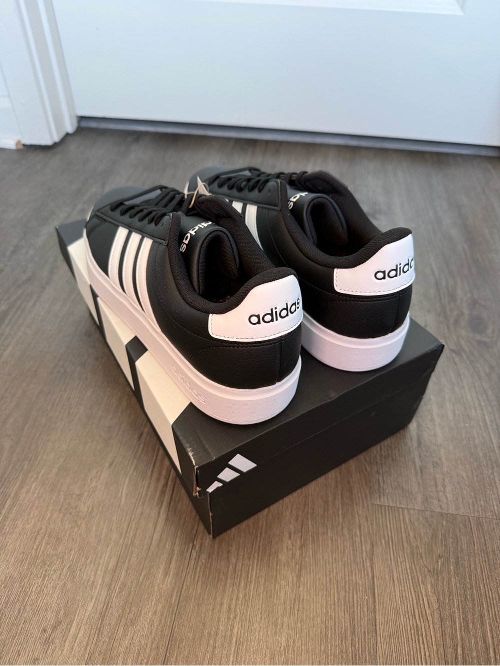 NWT Men’s Adidas Grand Court 2.0 Sneakers Size 11 Black & White Shoes Brand New! - Picture 7 of 12